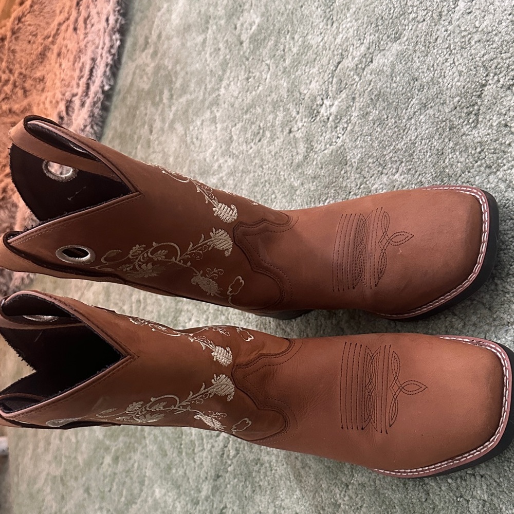 Women's Brown Embroidered Cowboy Boots - image 4